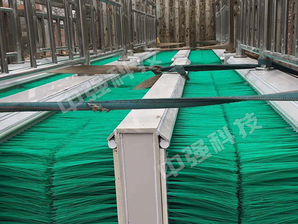 礦用固定式洗靴機(jī)，雙通道走一臺(tái)